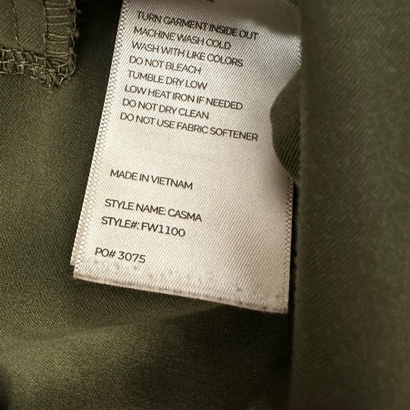 Figs 2 pocket scrub top. Size small - Picture 3 of 4